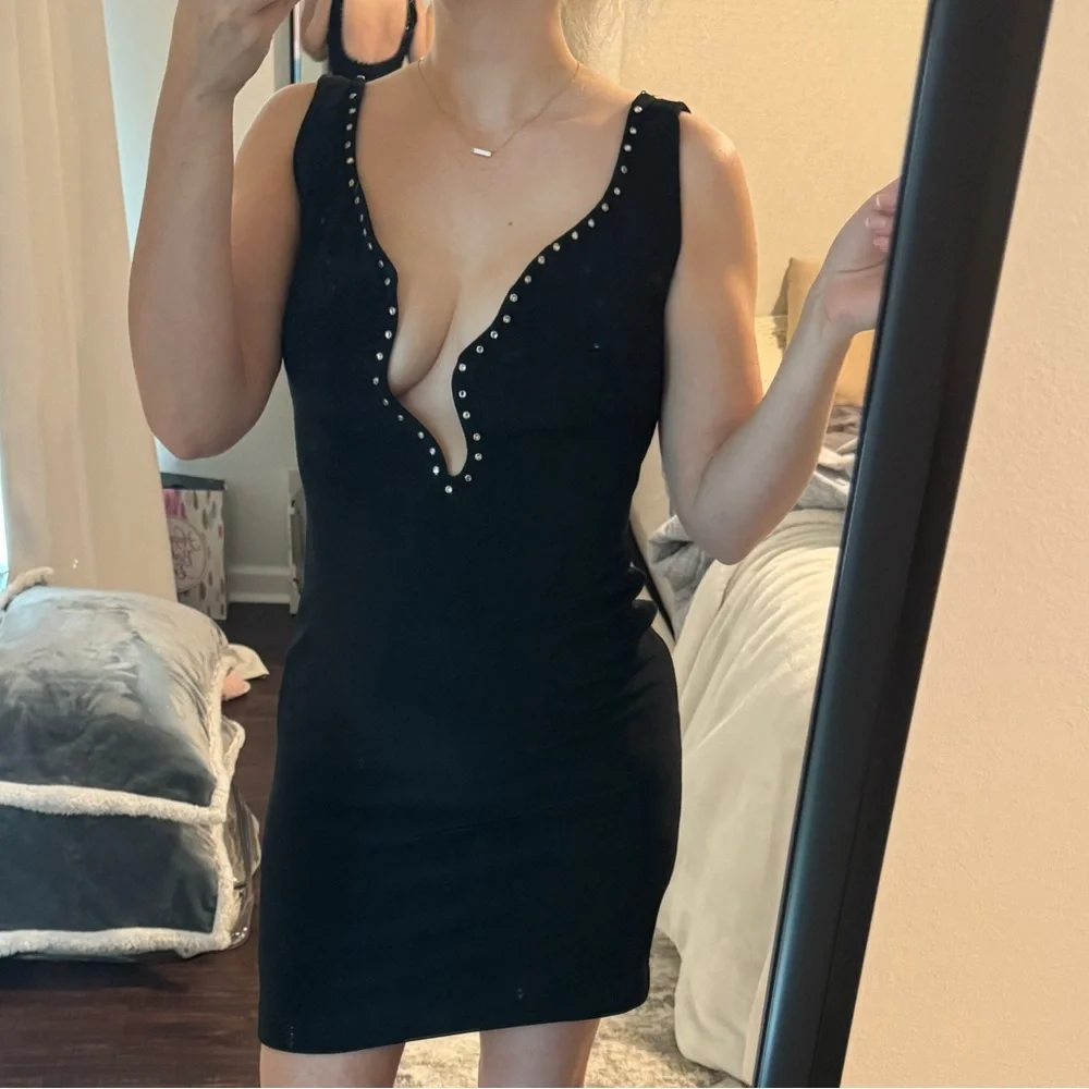 Elegant Black Studded Women's Body con Cleavage Dress - Picture 10 of 16